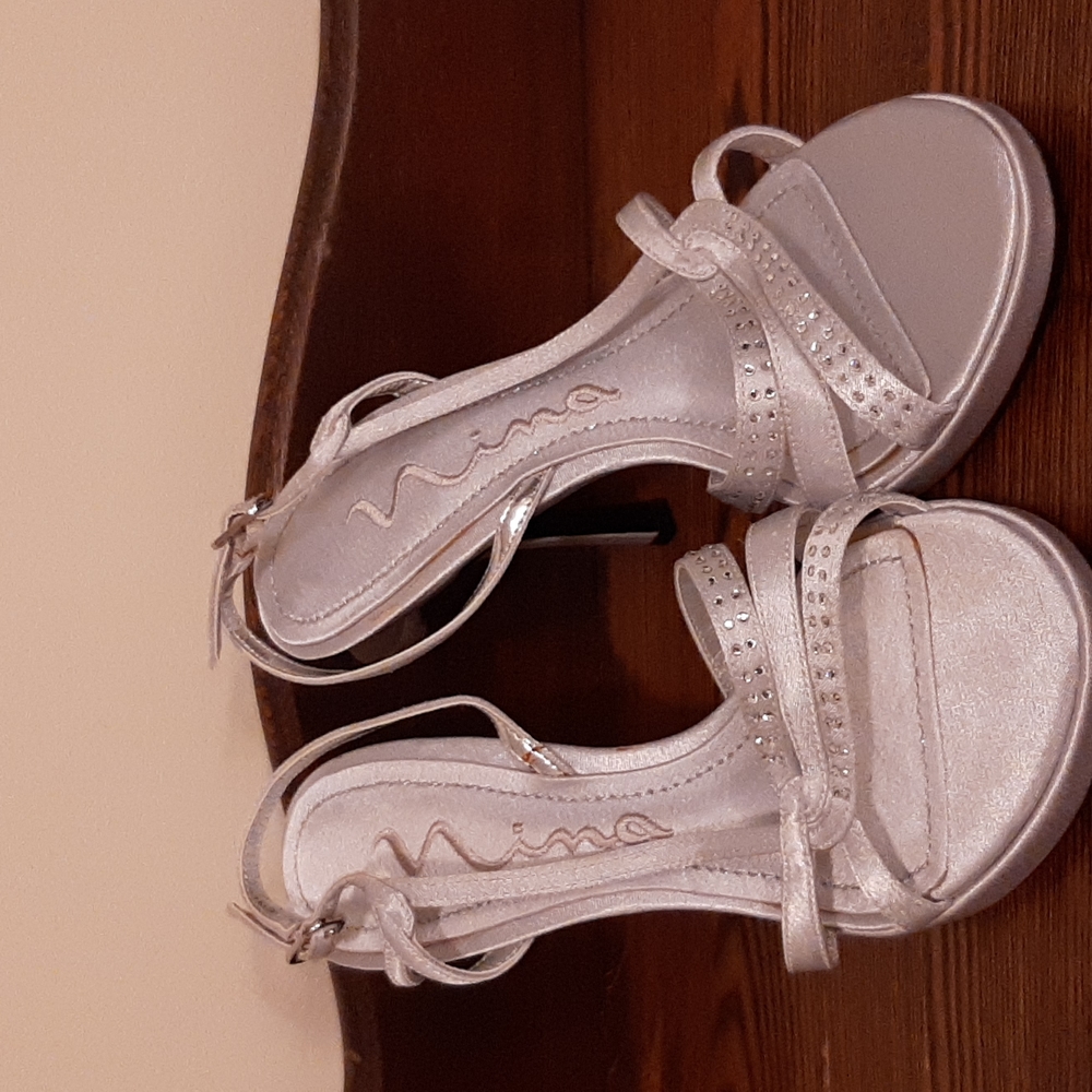 Nina silver heels Size 6M